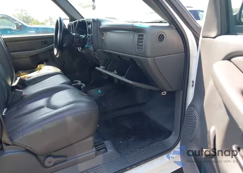 2005 Chevrolet Silverado 1500 Work Truck z USA, uszkodzony, nr VIN 1GCEC14XX5Z143406